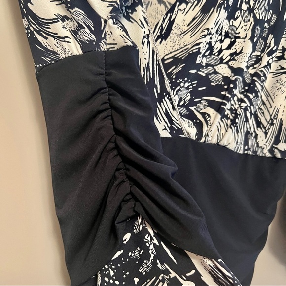 Kimono Style Size L (6-10) Cruise Wear, Work or Formal. Navy and Cream White. - Picture 6 of 8